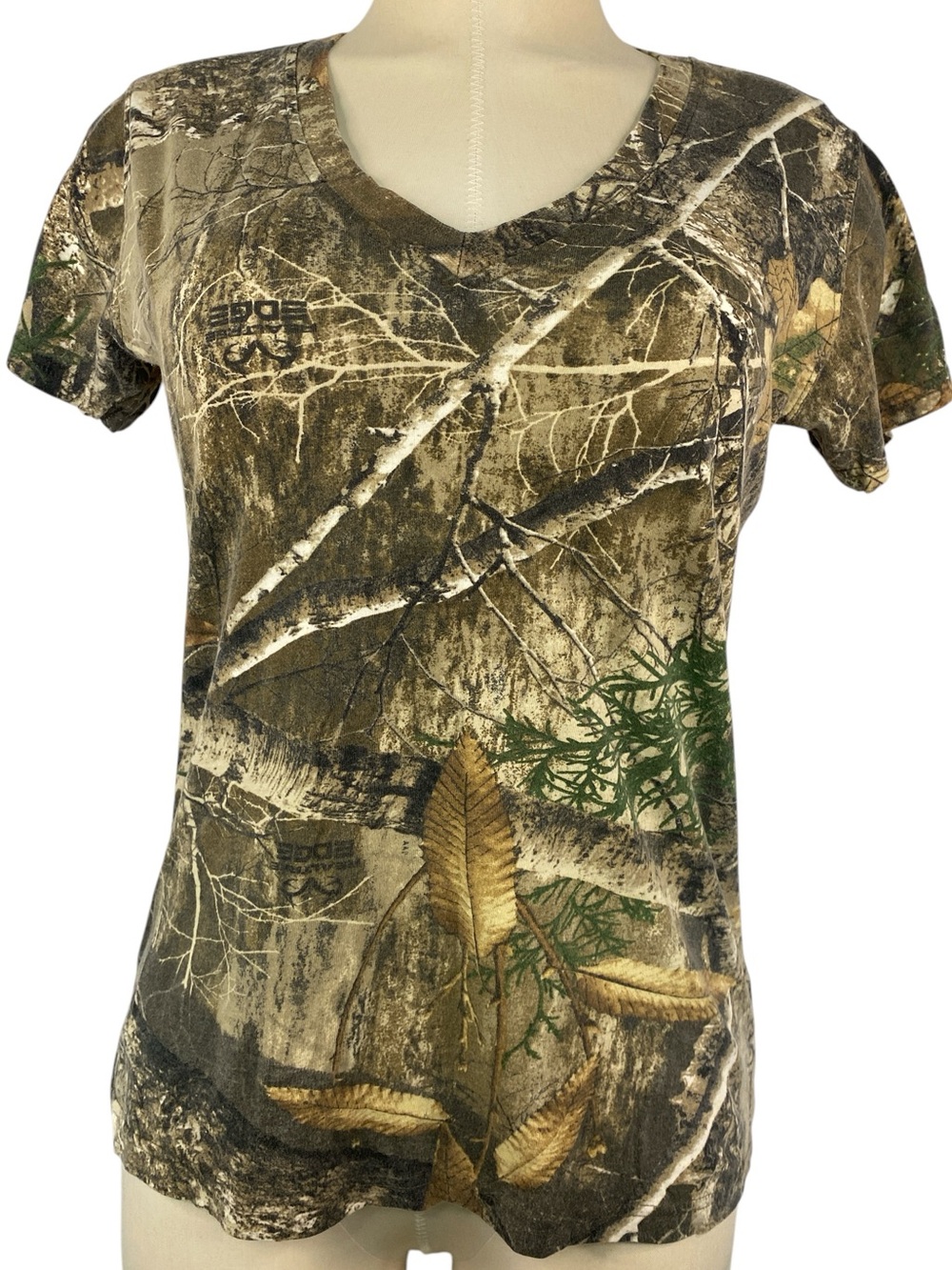 Magellan Outdoors Short Sleeve Camo V-Neck Tee  Women’s Medium